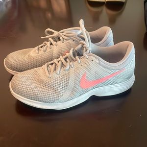 Nike Revolution 4 Running Shoe Gray Pink Women’s Size 8w